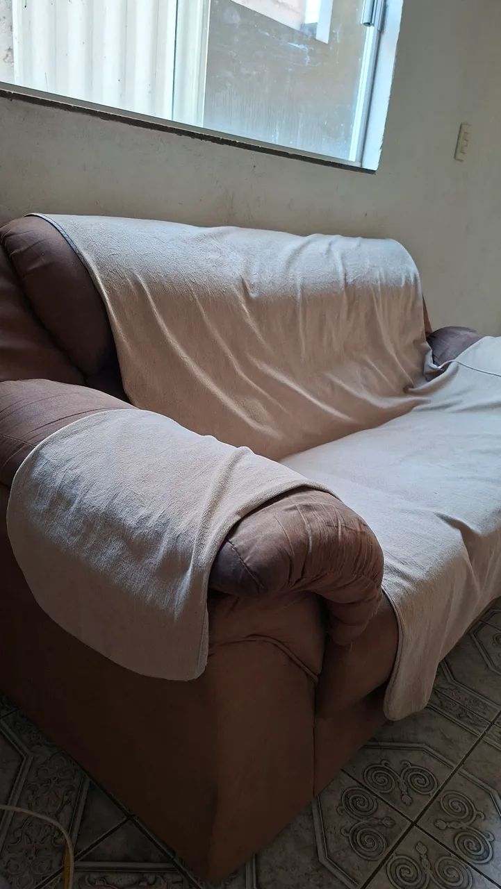 2 SOFÁS  (2 lugares e 3 lugares) - PRA SAIR RÁPIDO - zerado, so precisa de uma lavagem - Foto 5