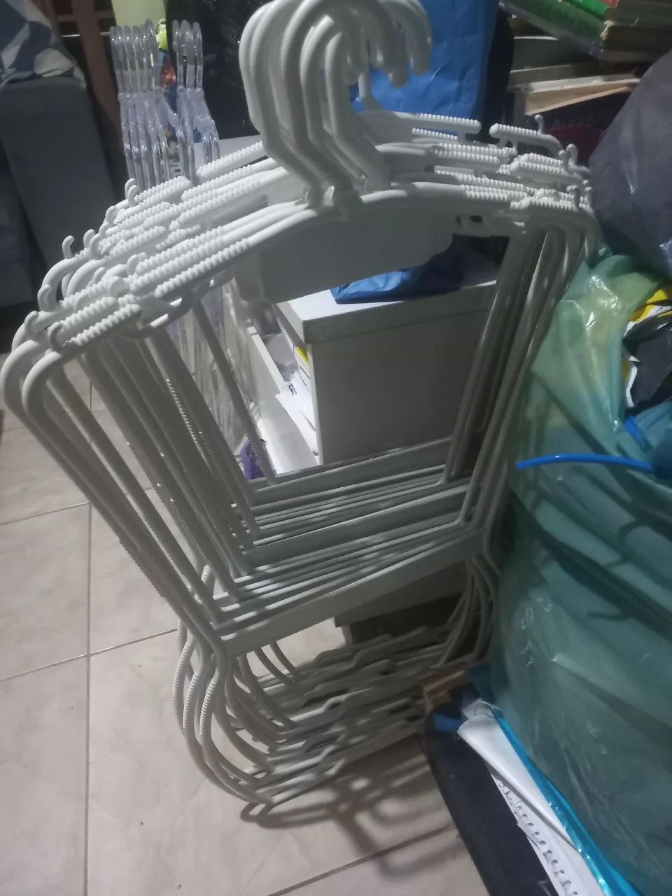Cabides silhueta de plástico  - Foto 2