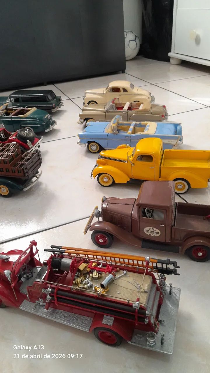 Coleção de carrinhos escala 1/18 - Foto 4