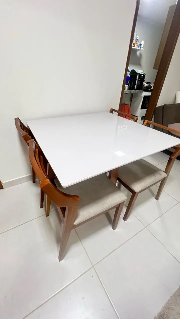 Mesa de jantar 4 lugares