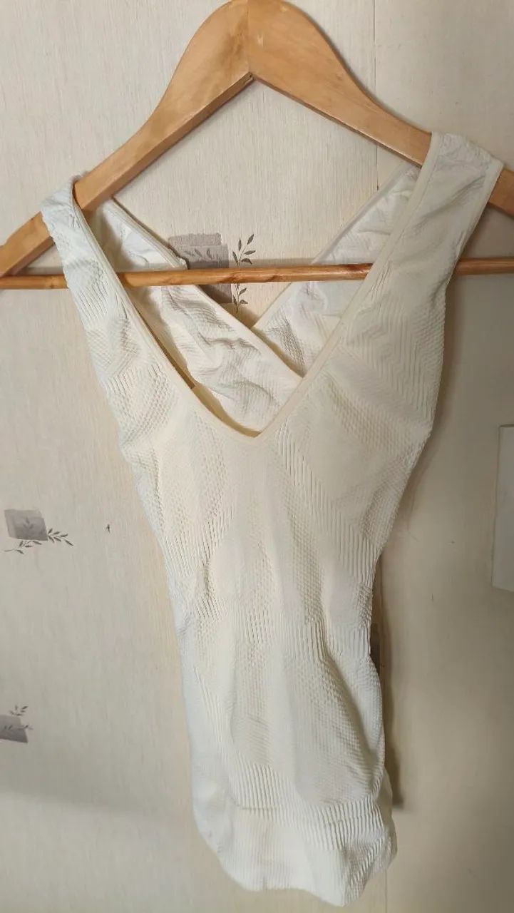 SCALA BLUSA SEGUNDA PELE LYCRA TAM U ( até 46) 55,00<br>ALTURA 62cm<br>Largura até 60cm - Foto 3