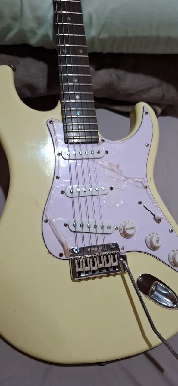 Guitarra Tagimas T735