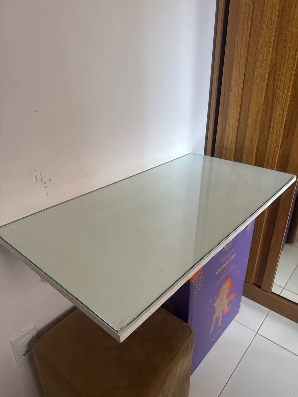 Escrivaninha material de móveis planejados MDF bom