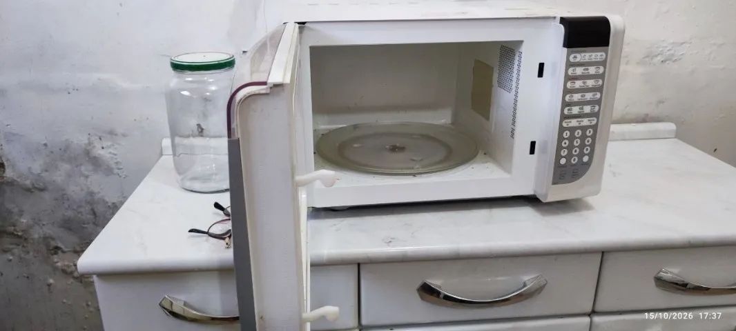 Vendo microondas Eletrolux 31L - Foto 4