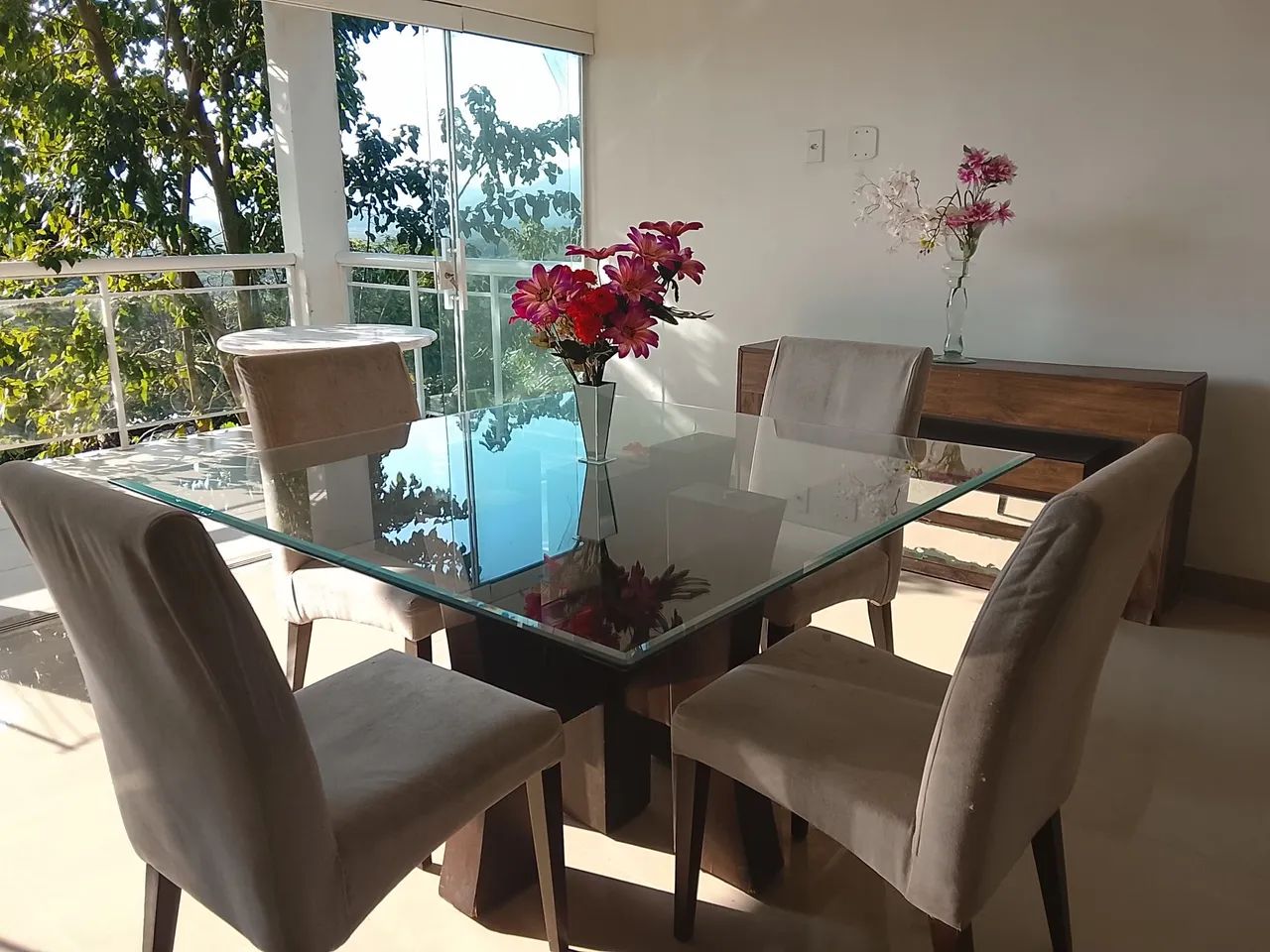 Mesa de jantar com quatro cadeiras  - Foto 3