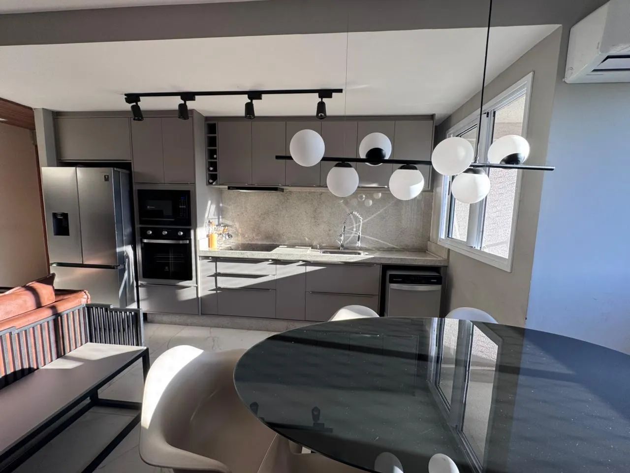 OPORTUNIDADE  apartamento todo mobiliado 100 m do cesumar 