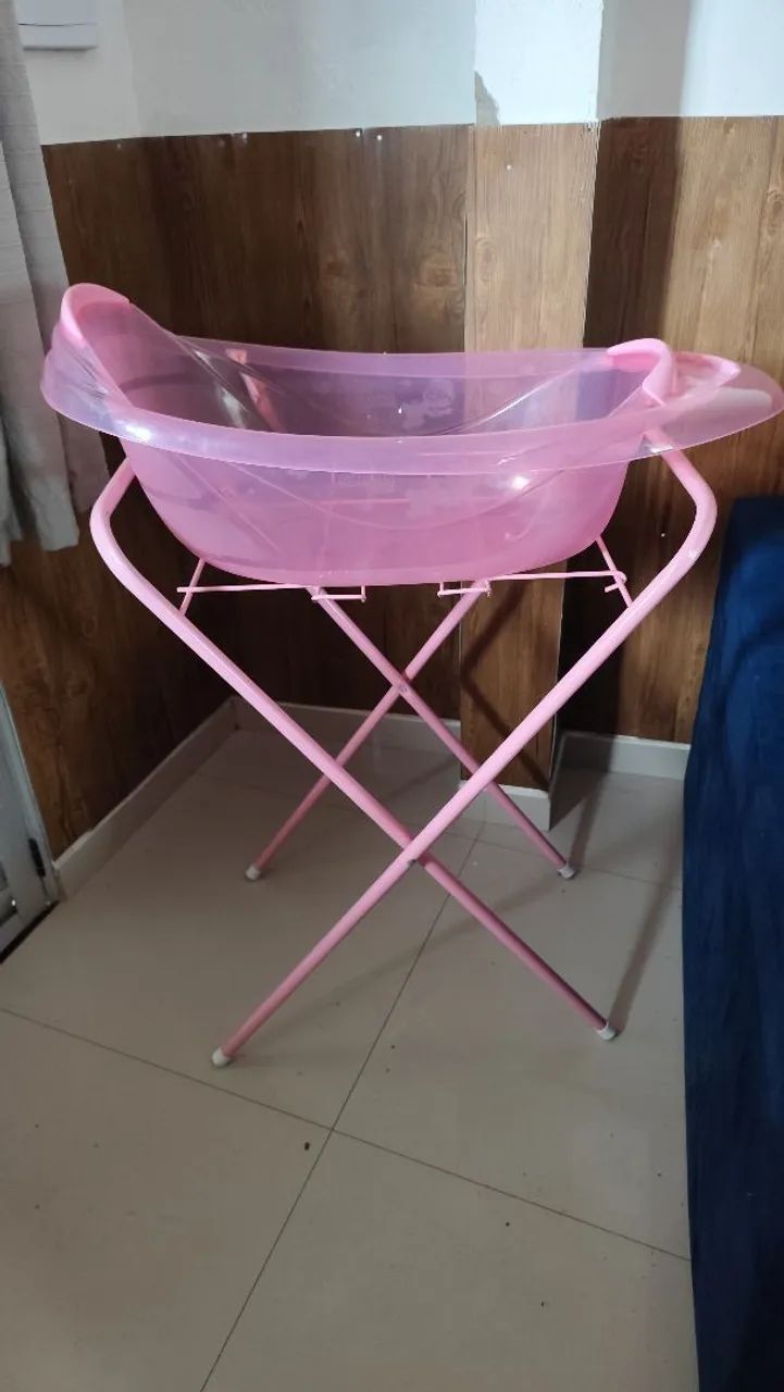 Banheira de bebê com suporte