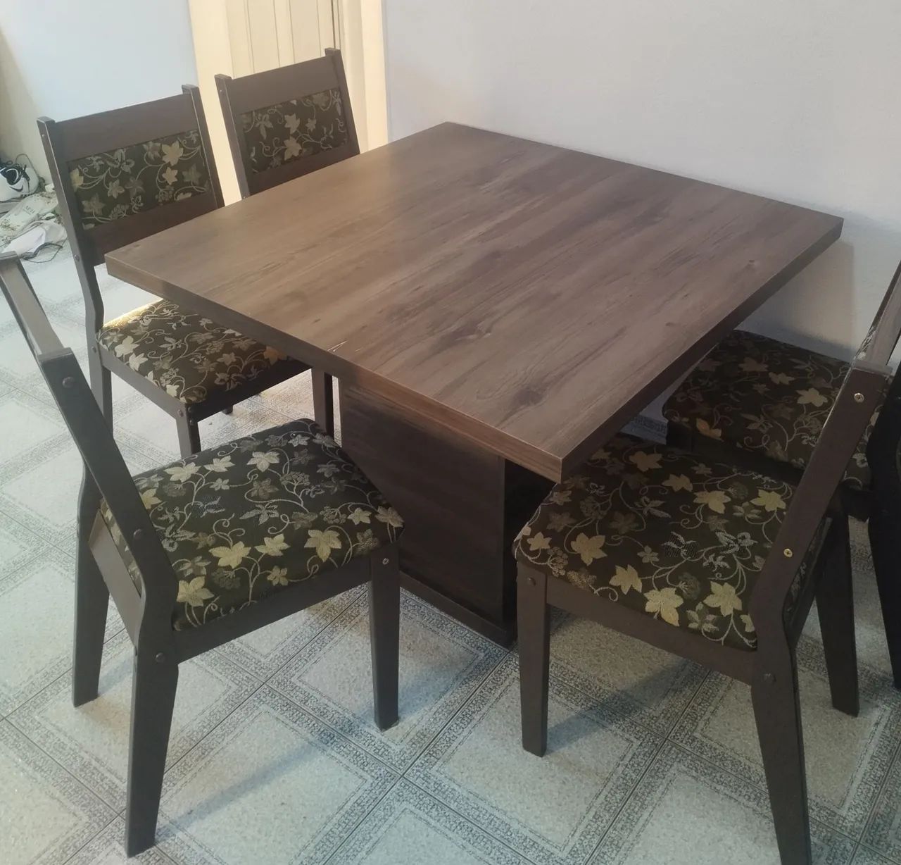 Mesa de jantar com 5 cadeiras 1,10x1,10 - Foto 2