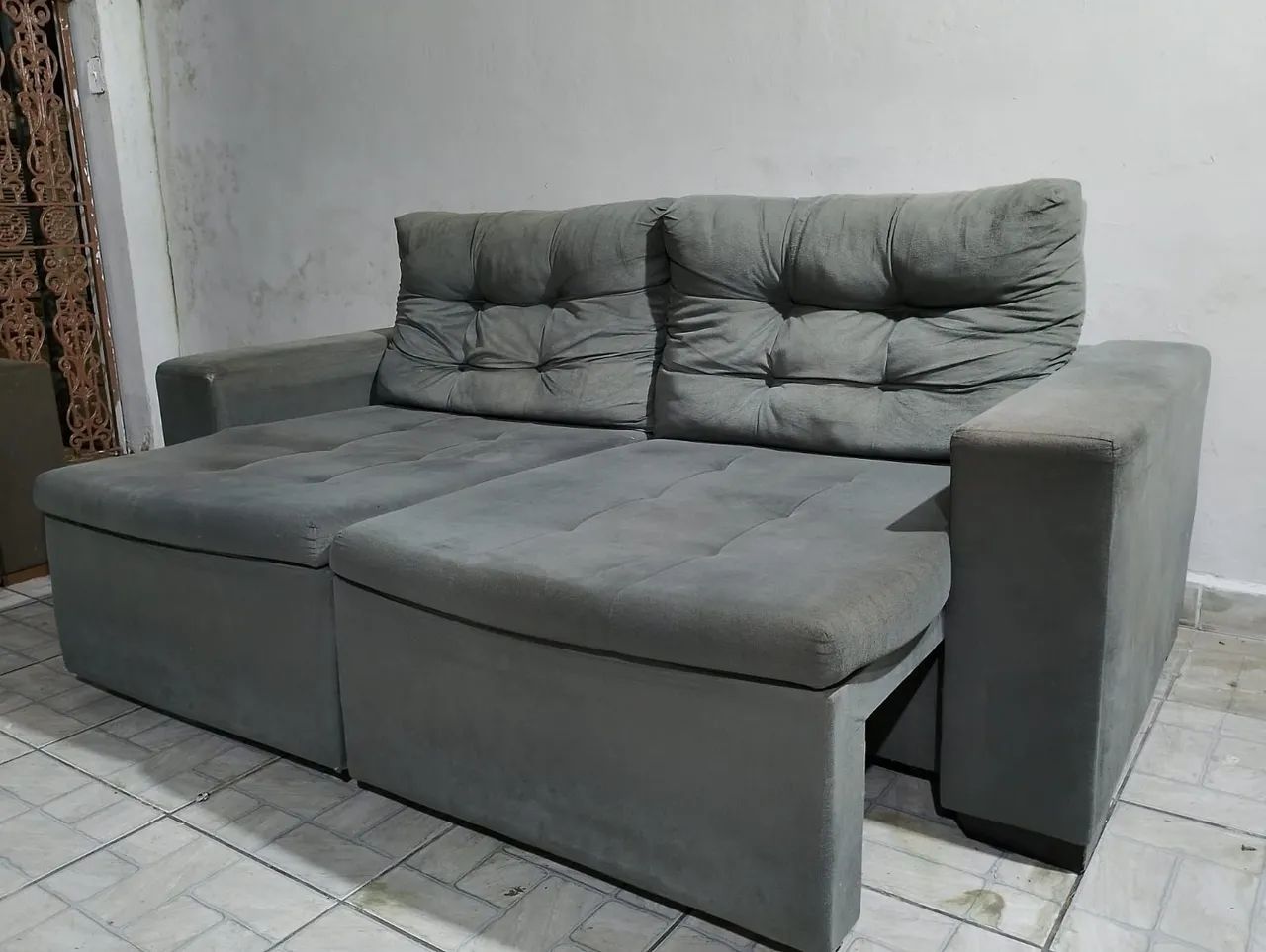 Sofa retrátil e reclinavel cinza - ENTREGO! - Foto 2