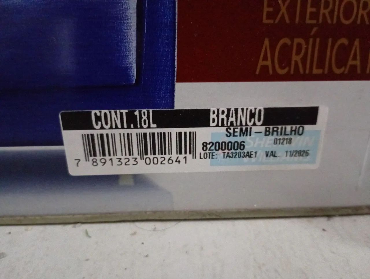 Lata de tinta semi brilho nova lacrada 18L