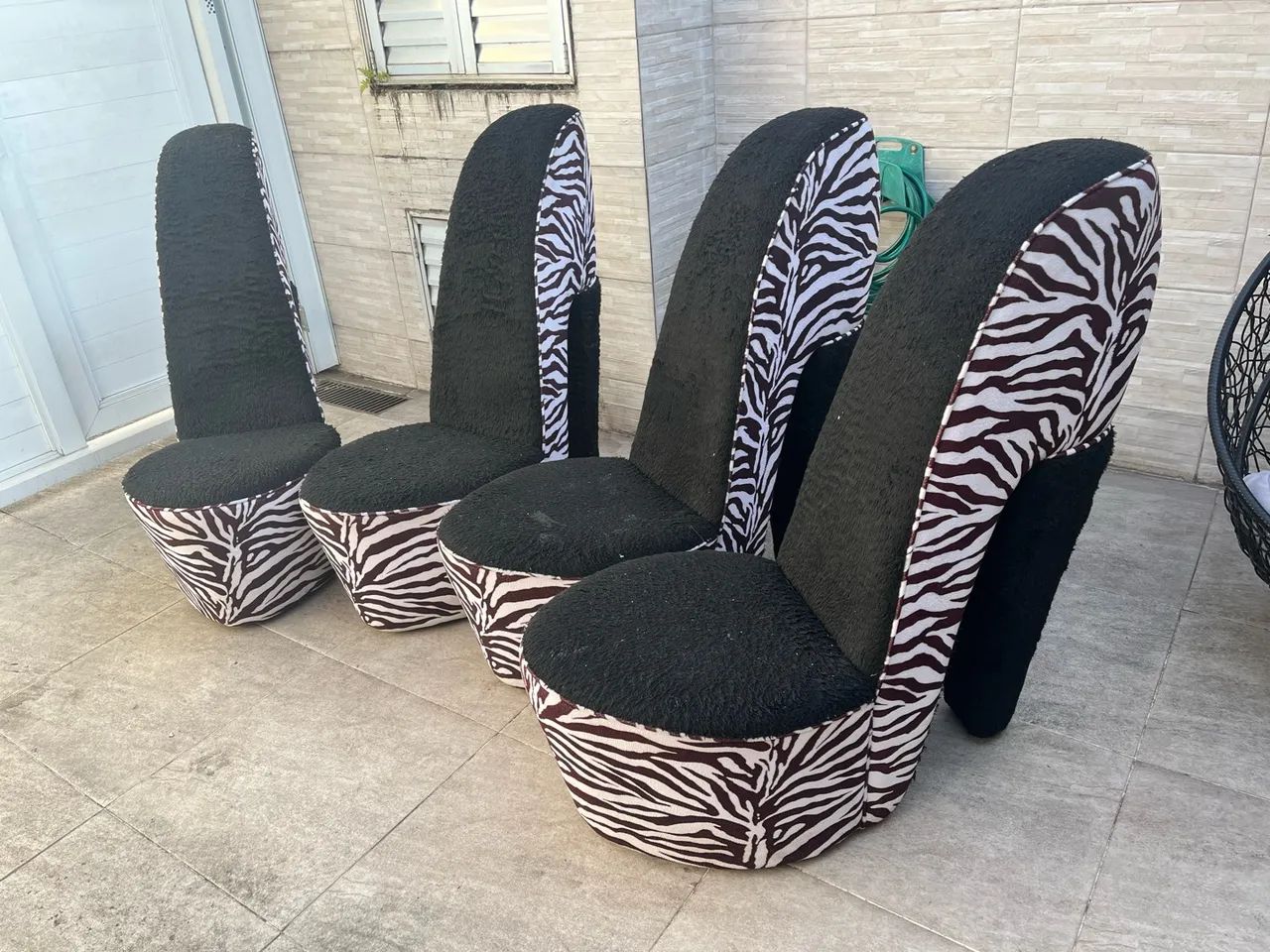 CONJUNTO DE POLTRONAS EM FORMATO DE TAMANCOS - Foto 2