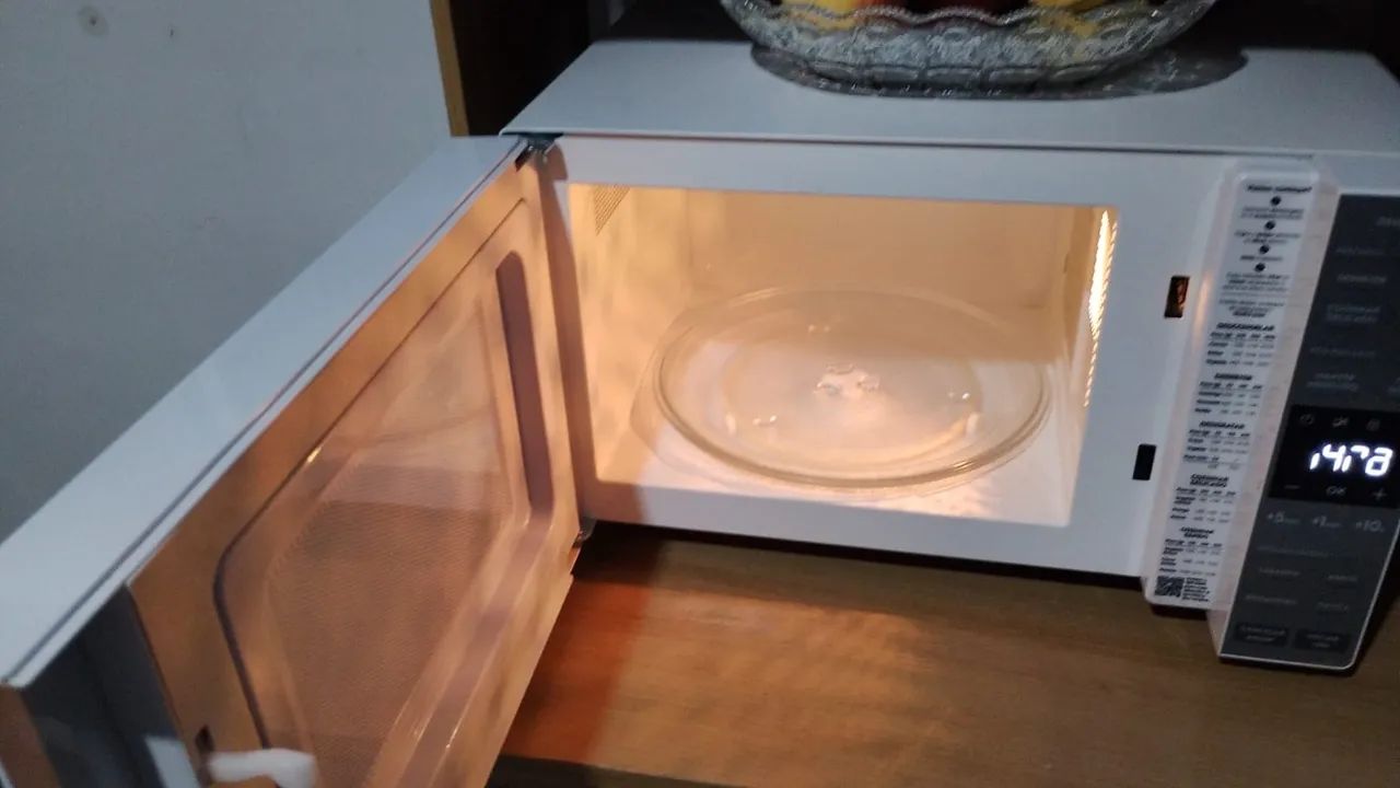 Micro-ondas Electrolux 23L Efficient (ME23B) 220V - Funcionando 100% - Foto 2
