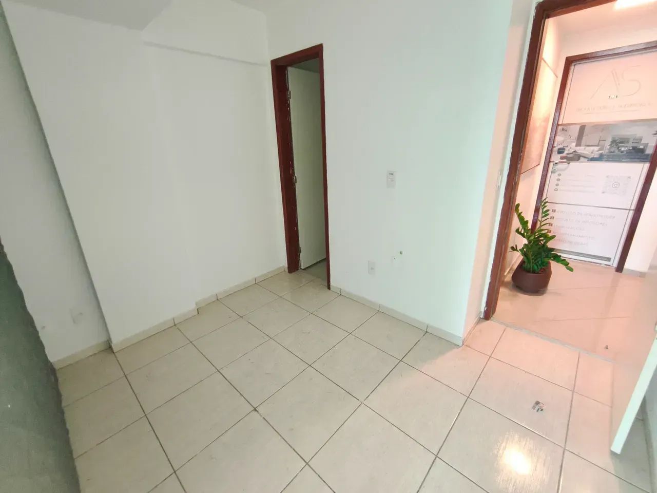 Sala Comercial com banheiro e prédio com elevador e recepção, Praia Campista  - Macaé - RJ - Foto 5