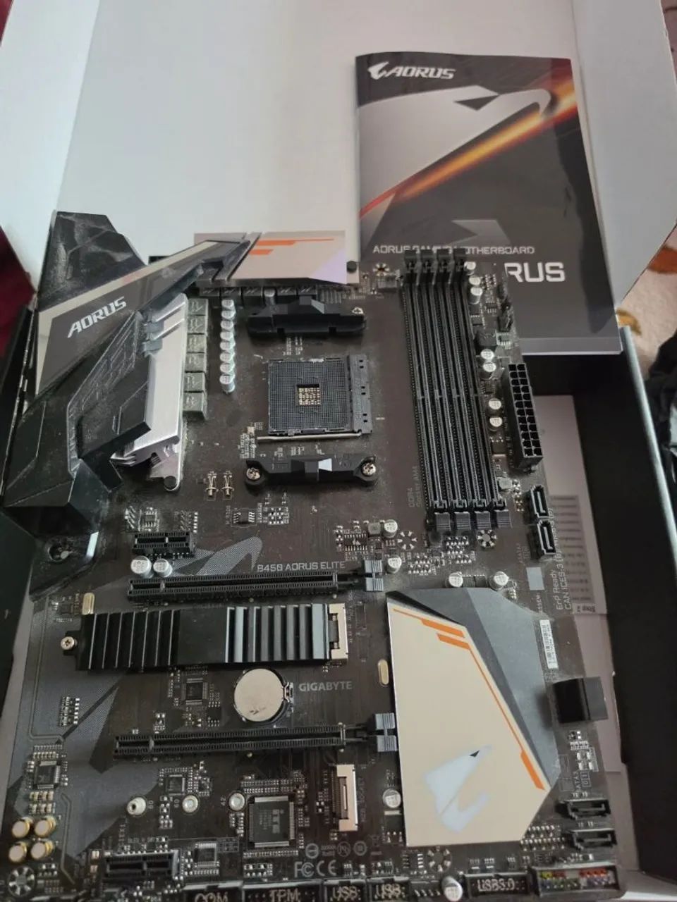 Placa mãe B450 Aorus Elite - Foto 3