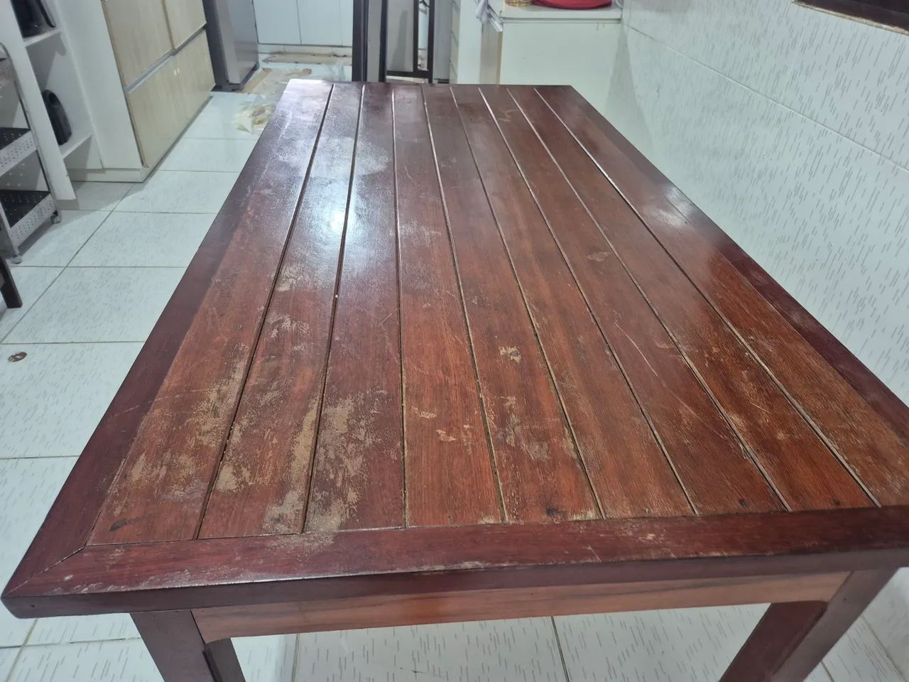 MESA DE JANTAR COM 6 CADEIRAS - MADEIRA MACIÇA - Foto 2