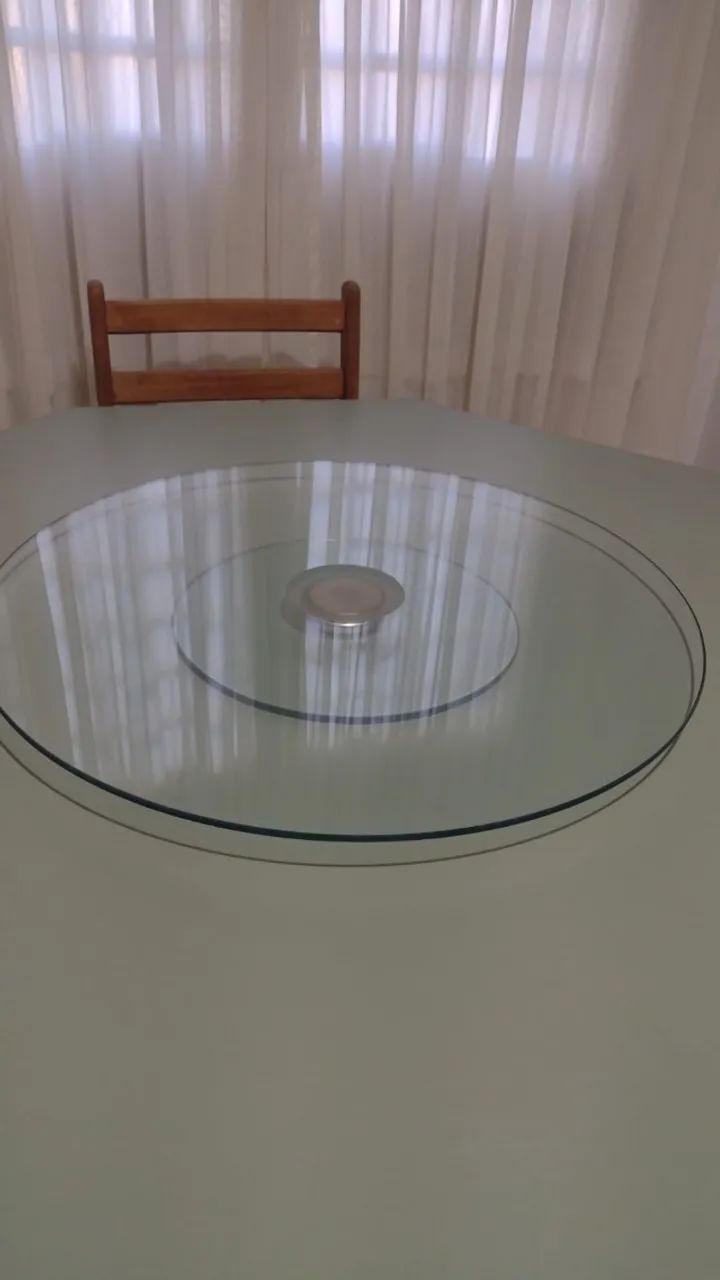 Mesa de jantar Octogonal com centro giratório e quatro cadeiras - Foto 2