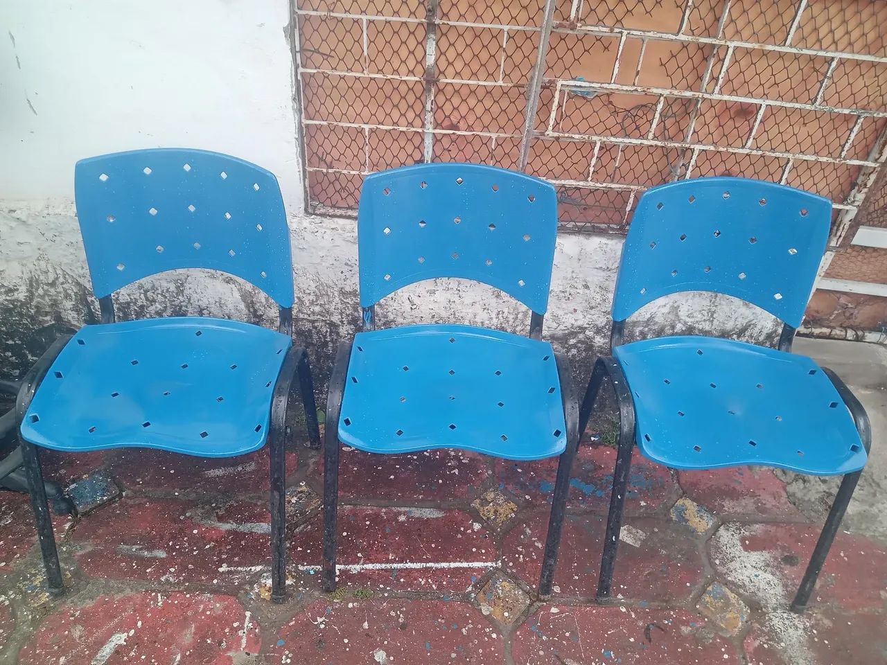 VENDO 3 CADEIRAS SEMI NOVAS
