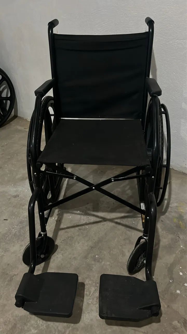 Vende-se cadeira de rodas  - Foto 3