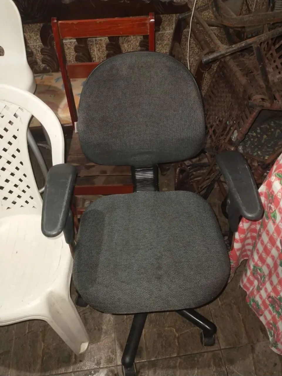 Cadeira de escritório perfeito estado 