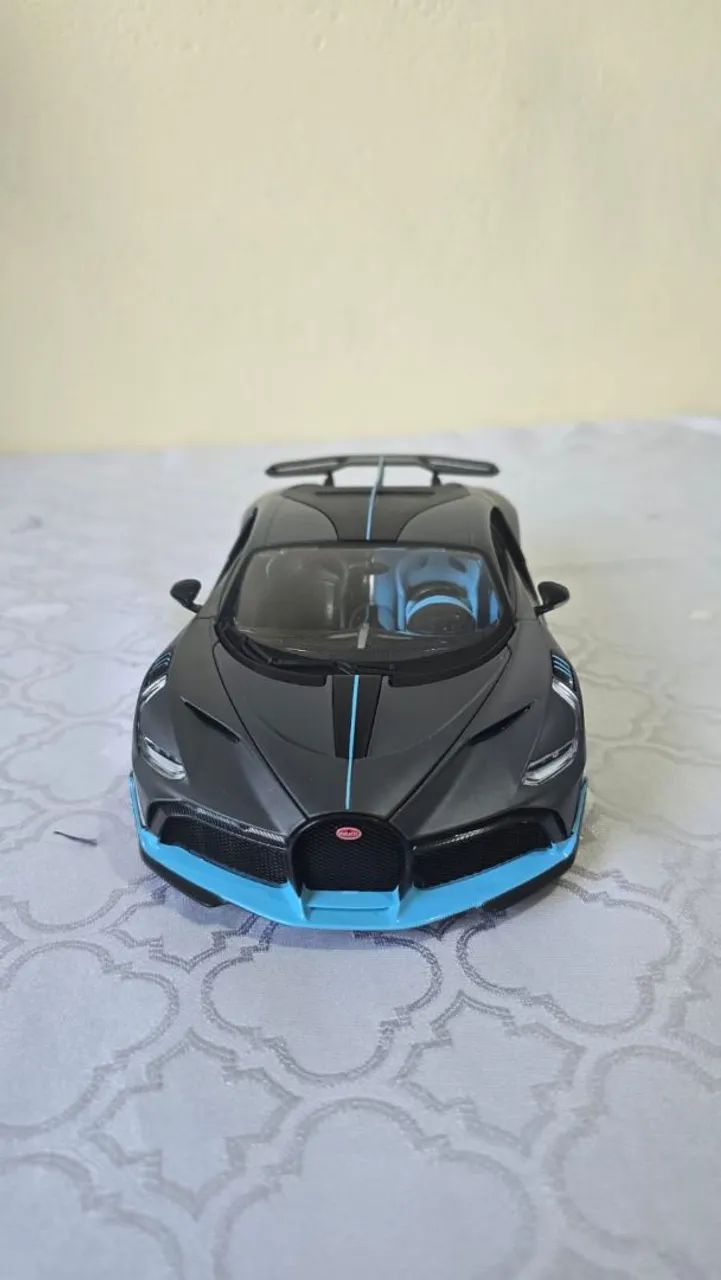 Miniatura Bugatti Divo Matt Gray 1:18 Maisto / Bburago - Foto 2