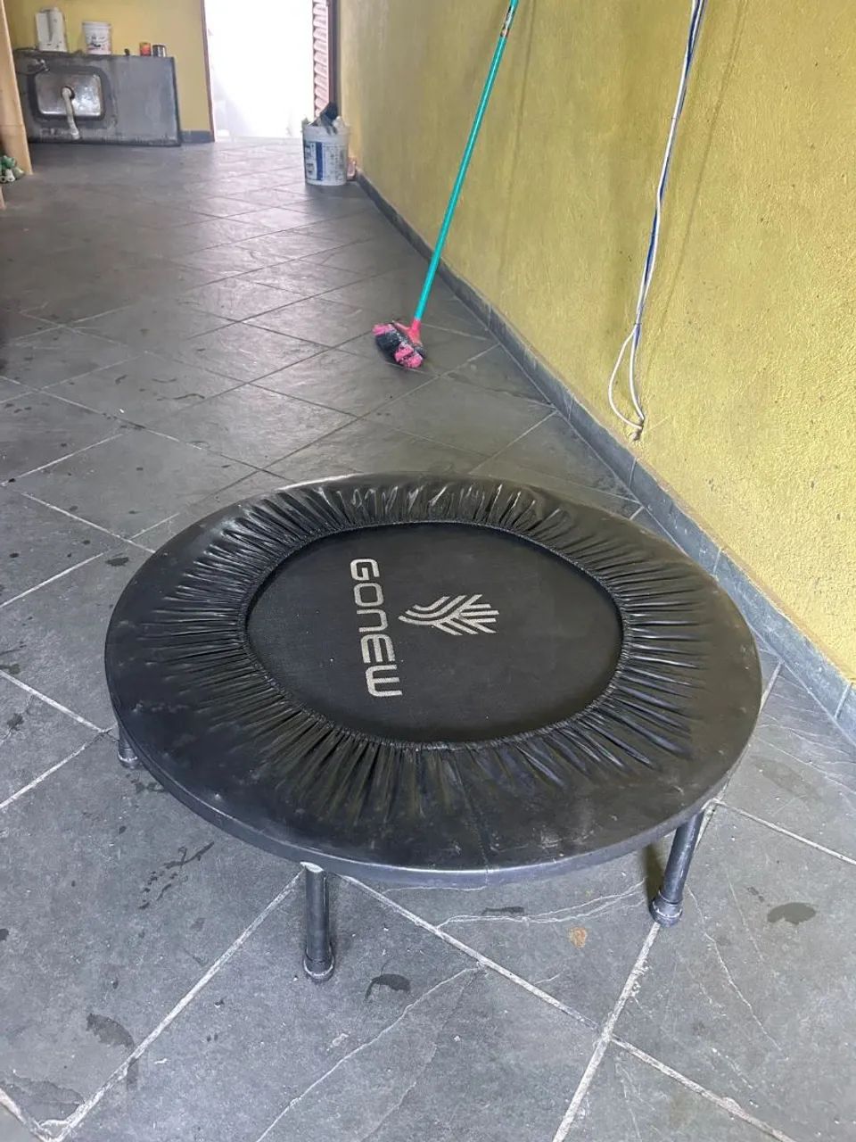 Mini trampolim para ginástica