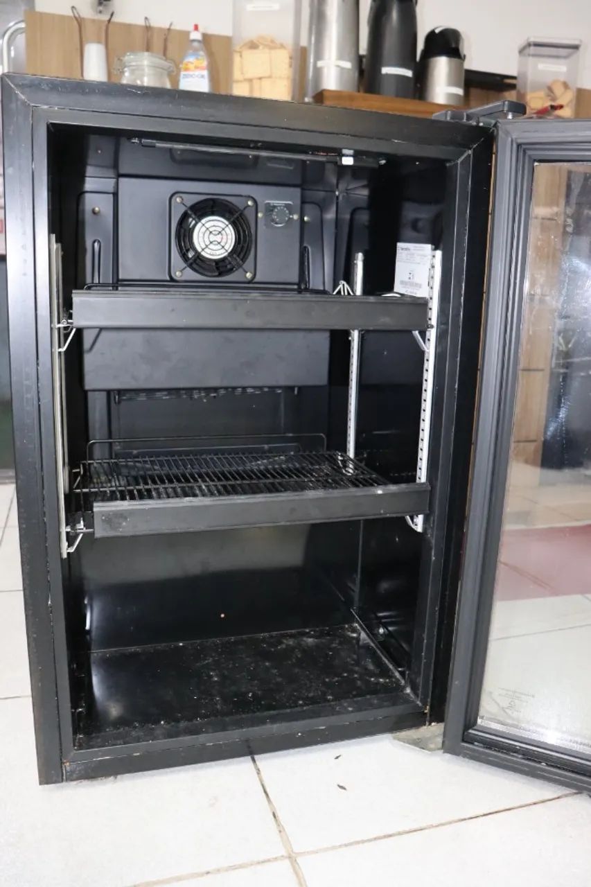 Refrigerador expositor vertical 85L 220V Metalfrio - Foto 5