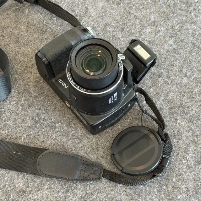 Câmera Nikon COOLPIX L120 - 14.1MP - Zoom Óptico 21x - Câmeras e