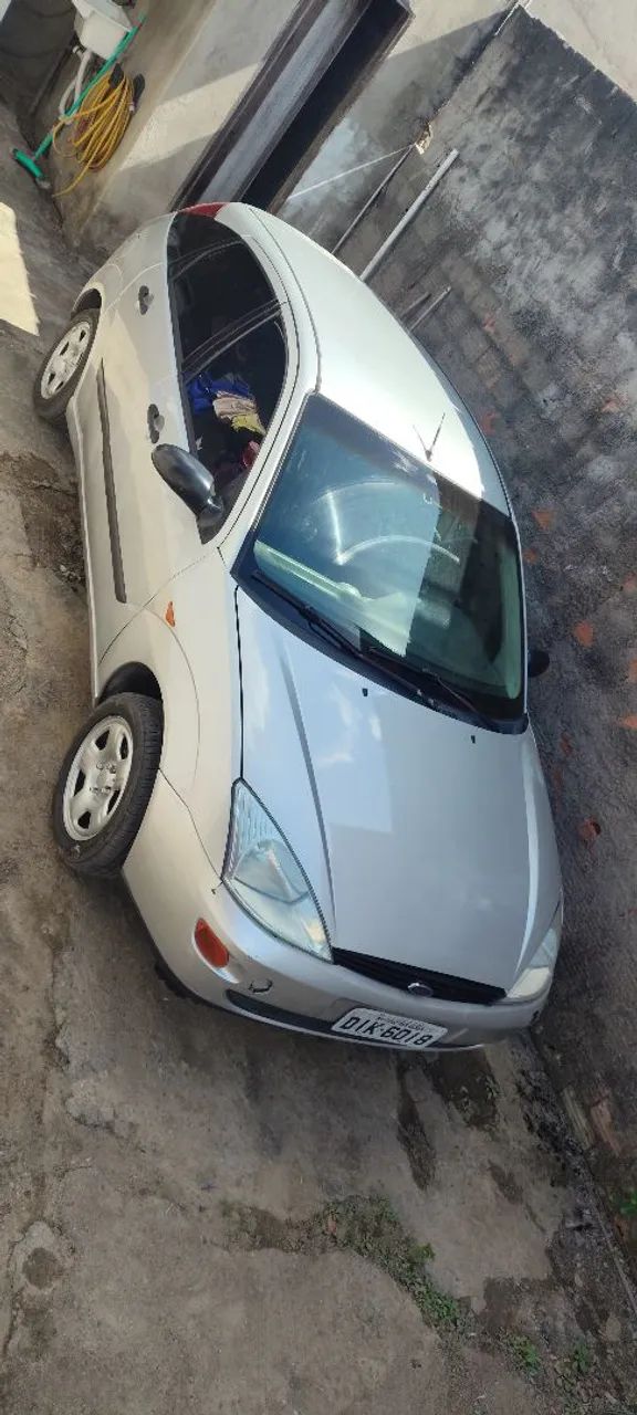 Ford Focus 1.8 16V 5P 2002
