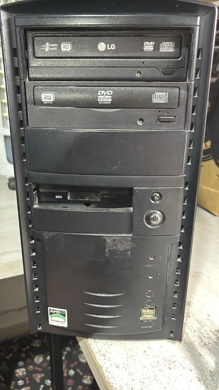 Computador RAM 3GB Processador Intel ® Celeron ® CPU E3200@ 2.40 GHz