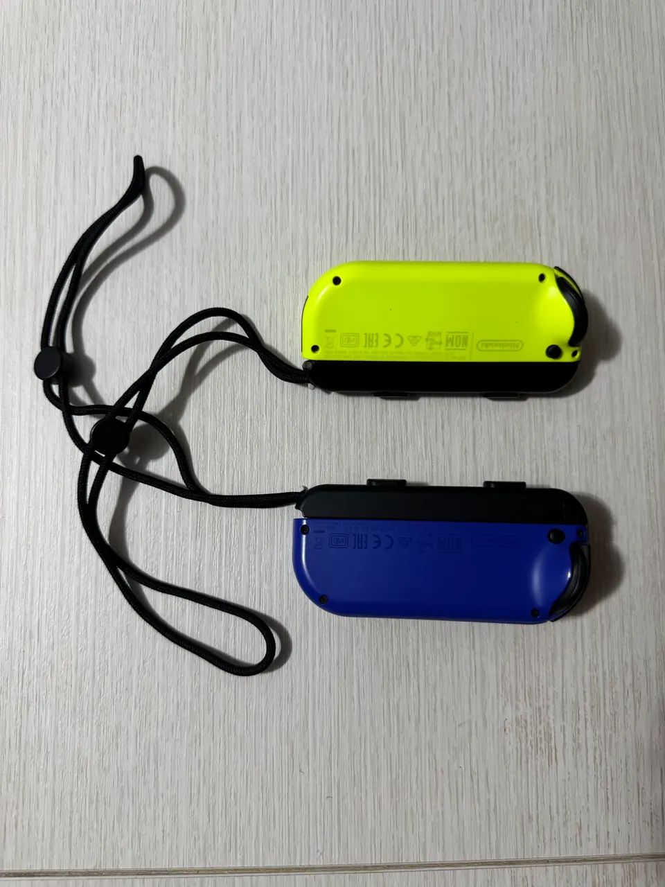 Controles Joycons Nintendo Switch - Azul e Amarelo - Foto 2