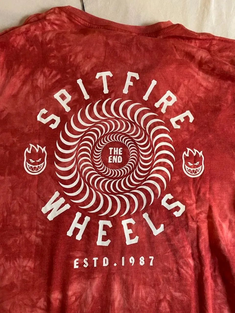 Camiseta SPITFIRE tiedye vermelha G  - Foto 4