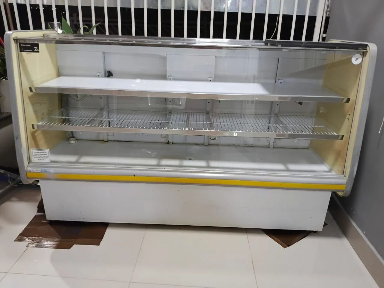 Vende-se Balcão Expositor Refrigerado 