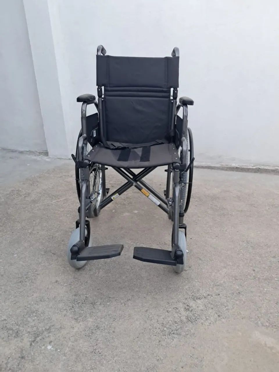 Cadeira de Rodas Dobrável em Ótimo Estado - Foto 4