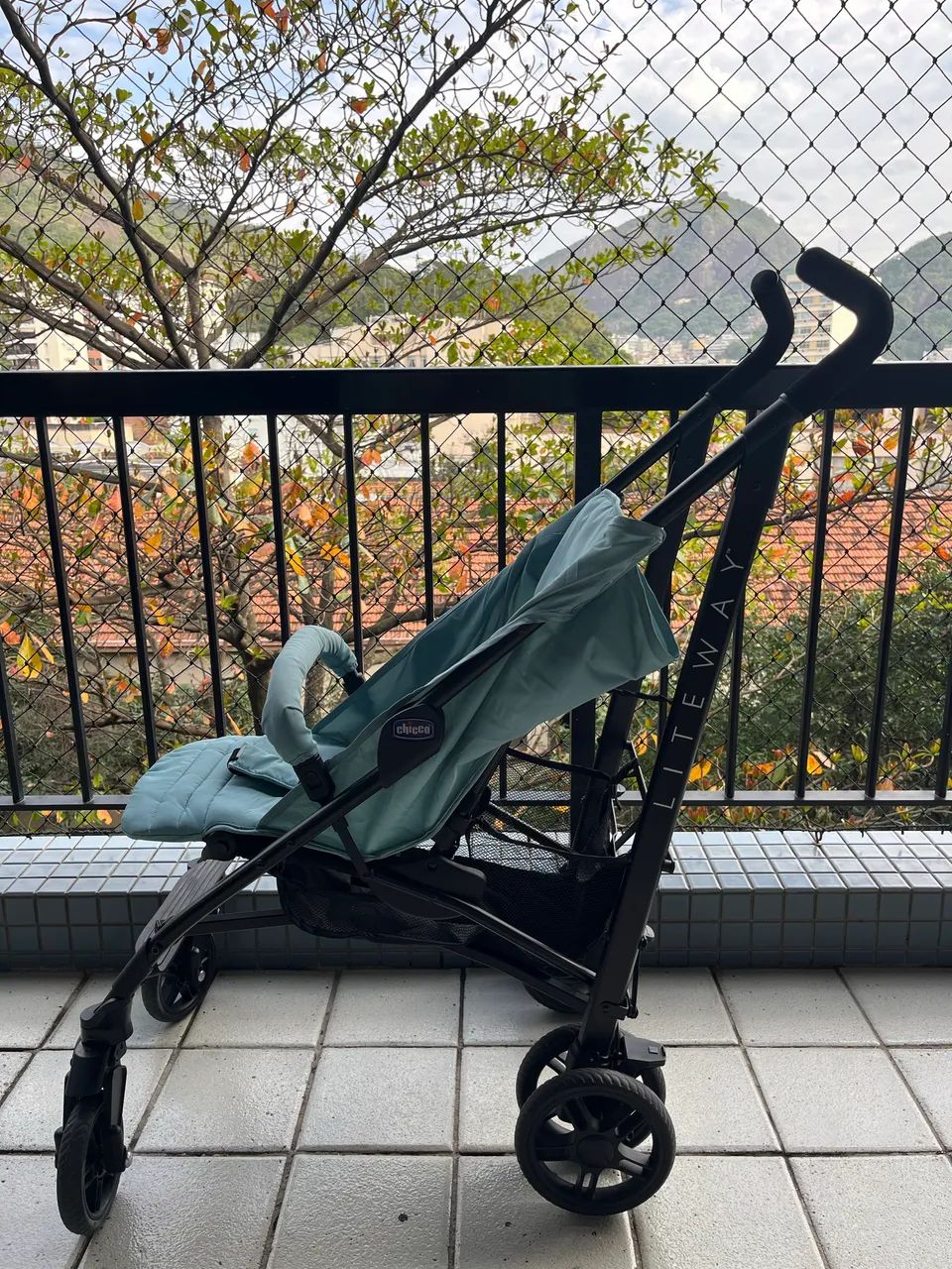 Carrinho De Bebê Passeio Guarda Chuva Lite Way 4 Basic Hydra Chicco Cor azul - Foto 4