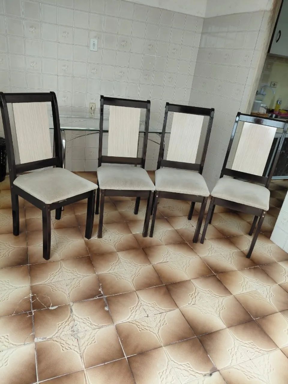 Mesa de sala quatro cadeiras - Foto 2
