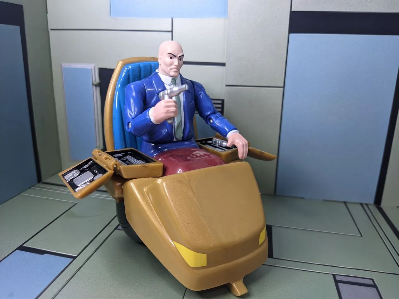 Professor Charles Xavier com Cadeira Flutuante - X Men - Toybiz