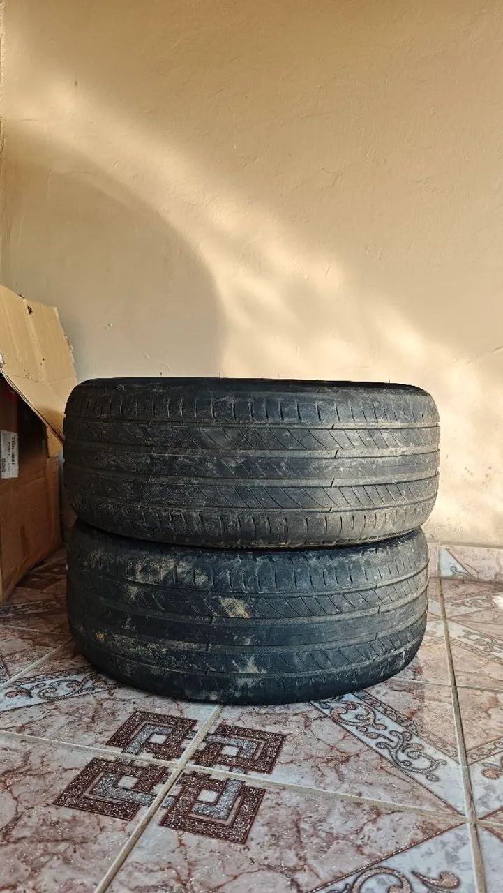 Par de pneu Michelin 215/50R17 