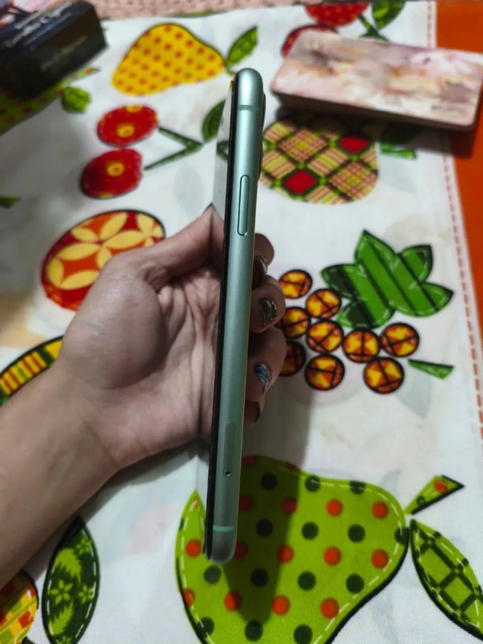 iPhone 11 verde claro em ótimo estado aceito trocas e negociação  - Foto 4
