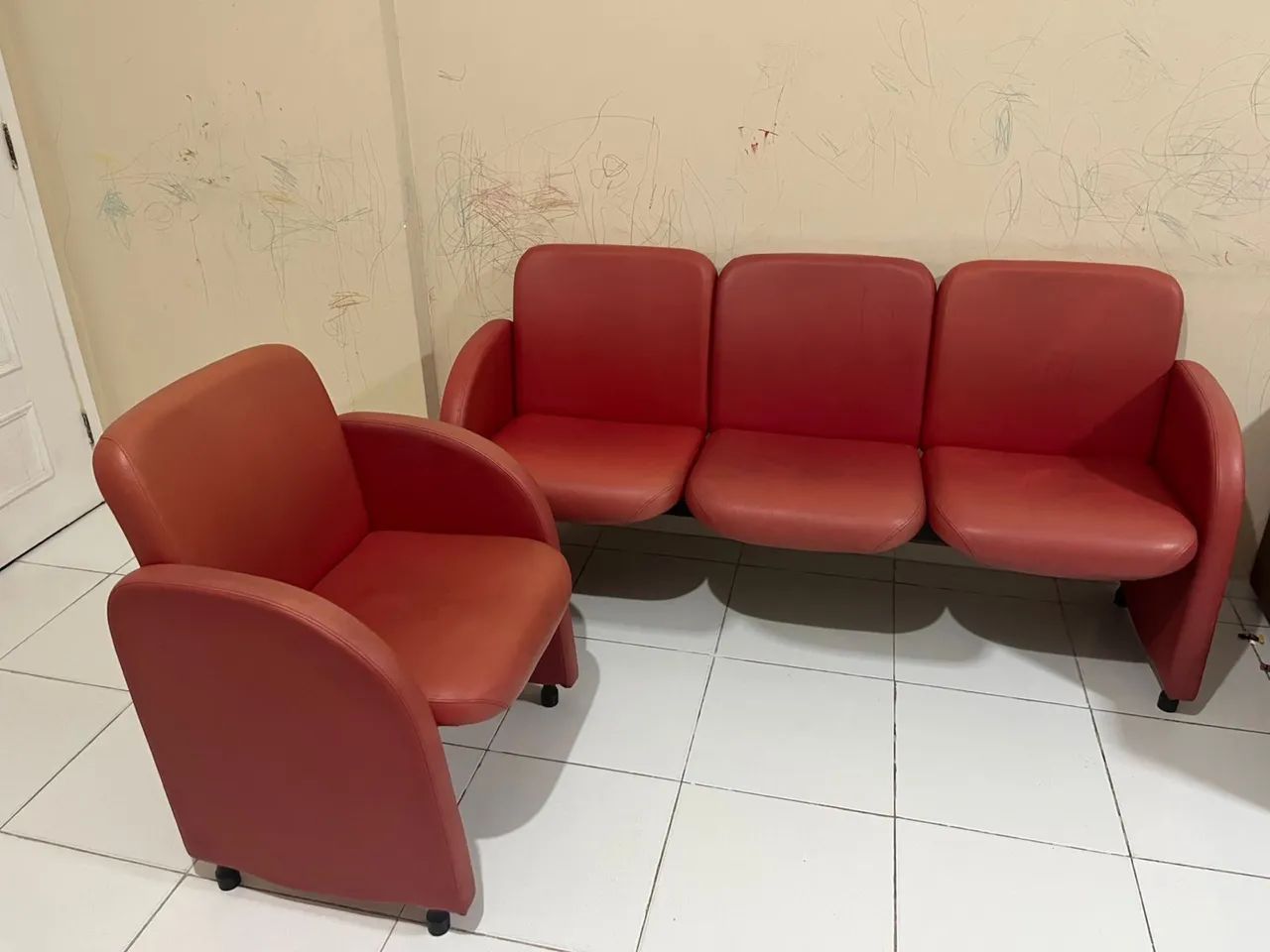 Vende-se sofa e poltrona em perfeito estado 