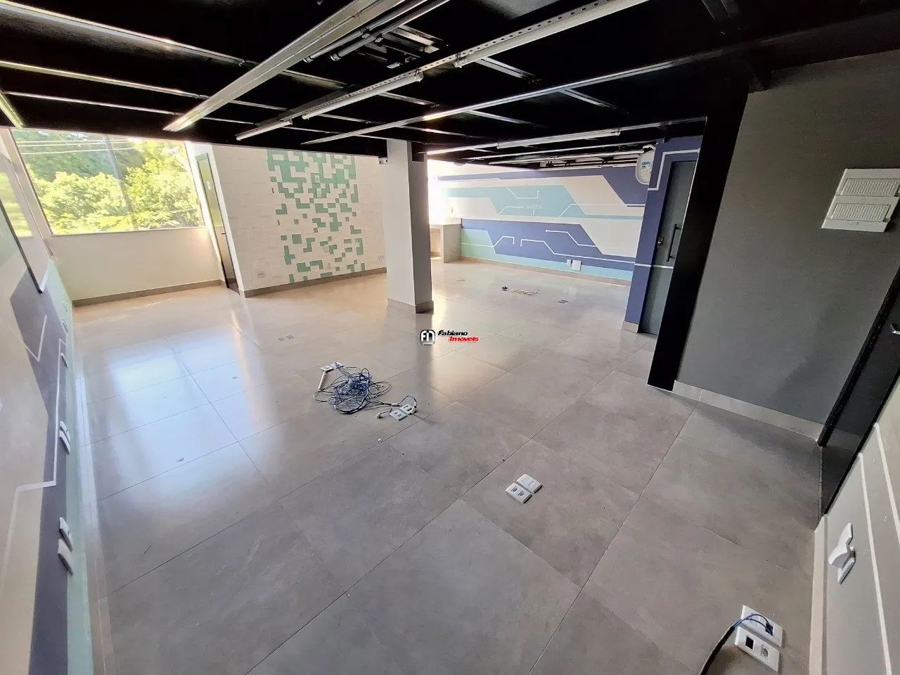 Sala ampla com mezanino e garagem à venda em BH - Foto 2