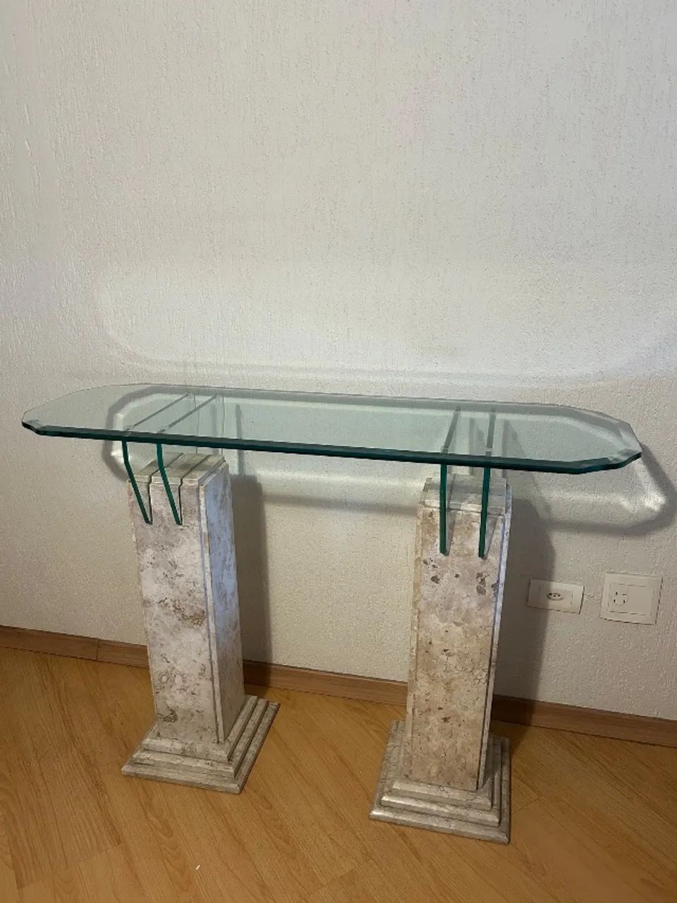 Mesa de Jantar e  aparador  e 6 cadeiras de graça 