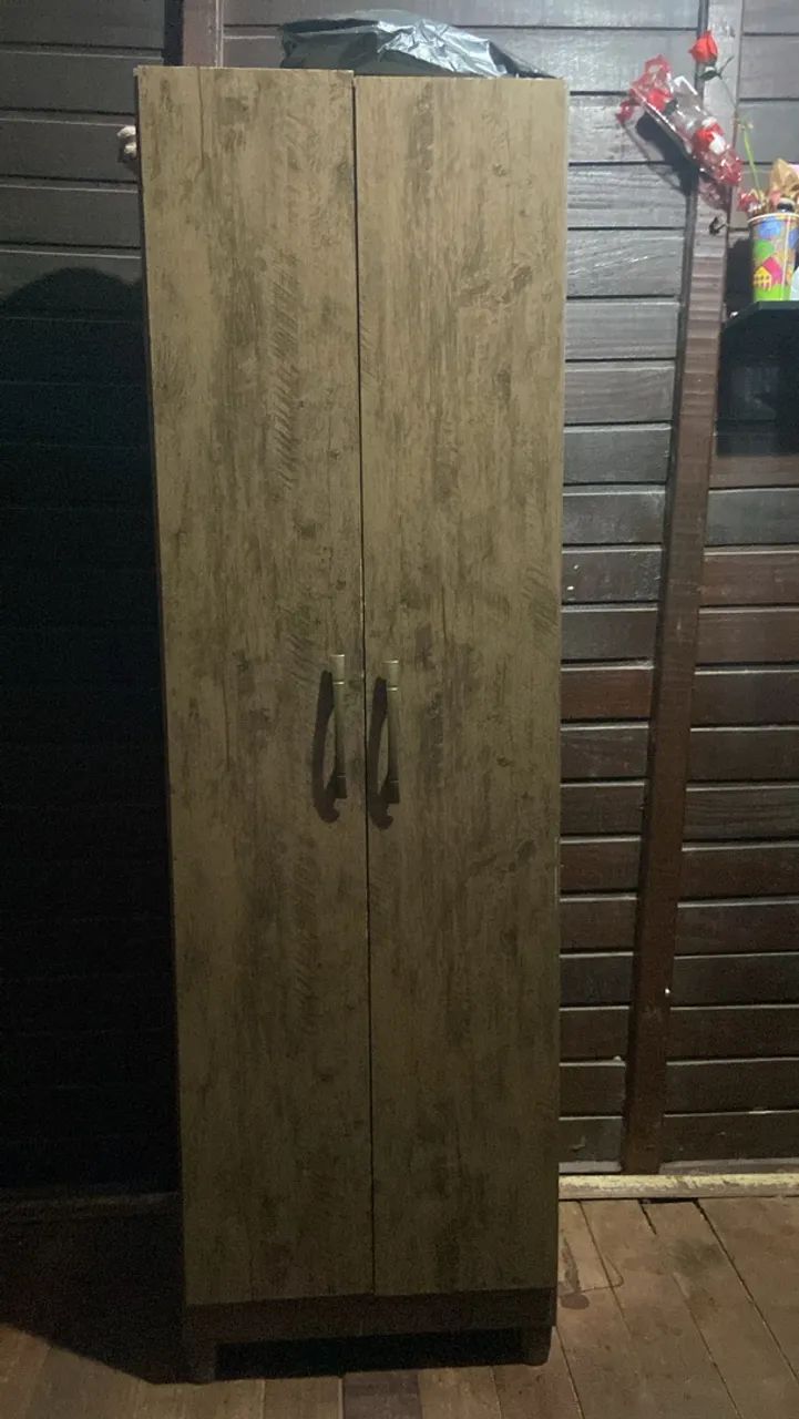 Armário multiuso ( roupeiro)