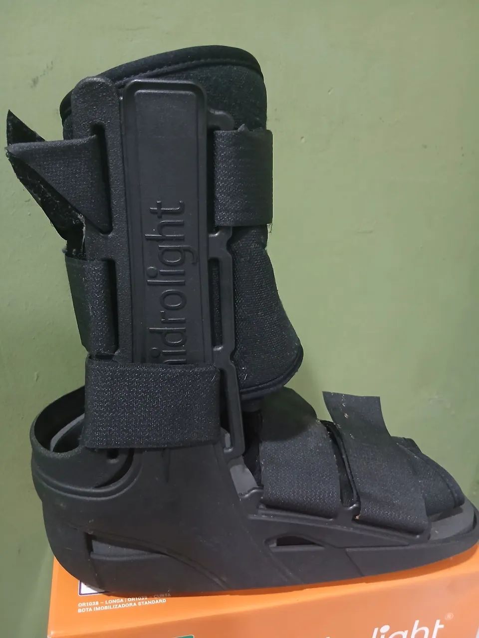Par de muletas e bota ortopédica pouco usada. - Foto 3