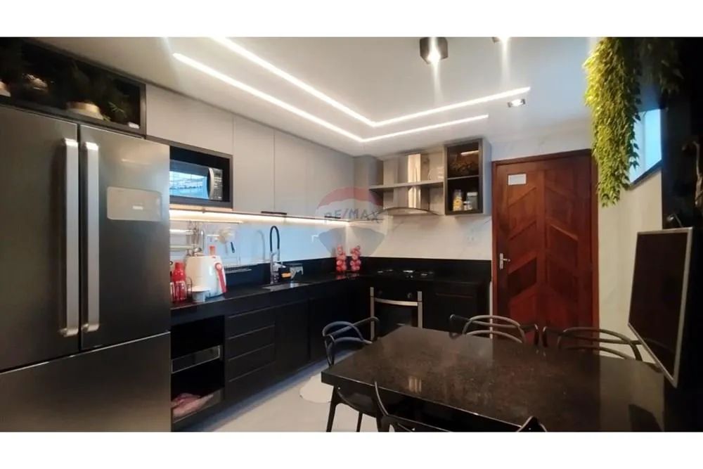 Vende casa duplex com 300m² - Médici