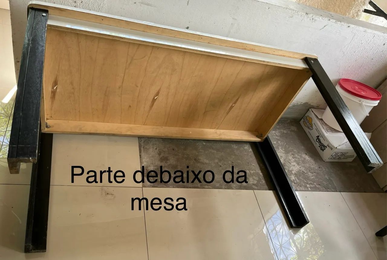 Conjunto de mesa com 4 cadeiras em fórmica branca. - Foto 4