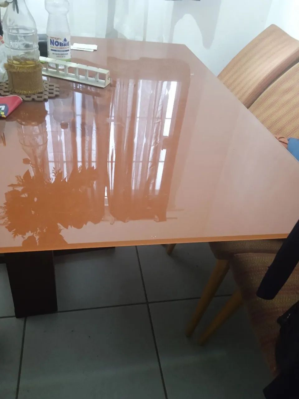 Vendo mesa dê vidro 650 reais 