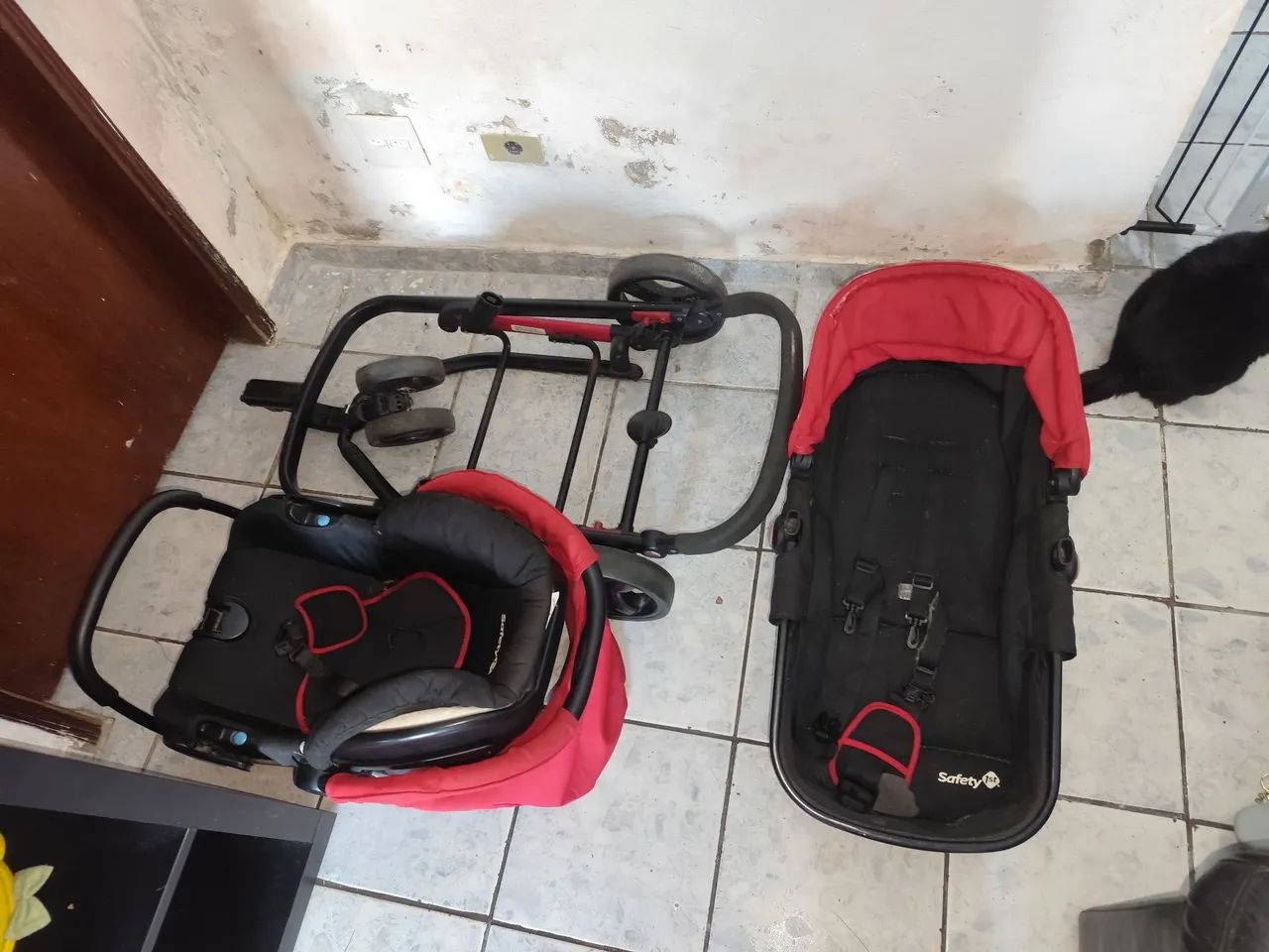 Carrinho, bebê conforto e Moisés Safety St 