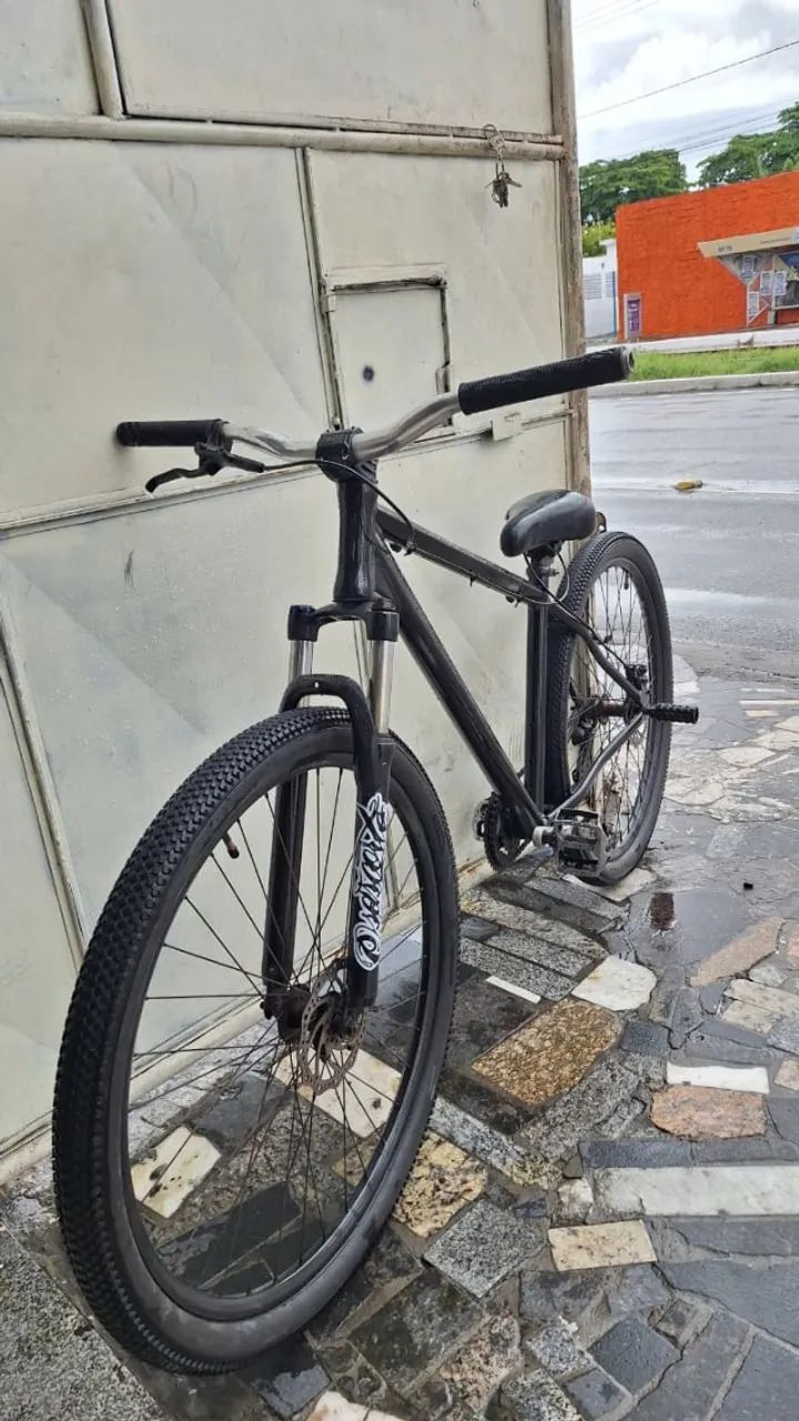 Vende-se bicleta aro 29 em perfeito estado com freio a disco 