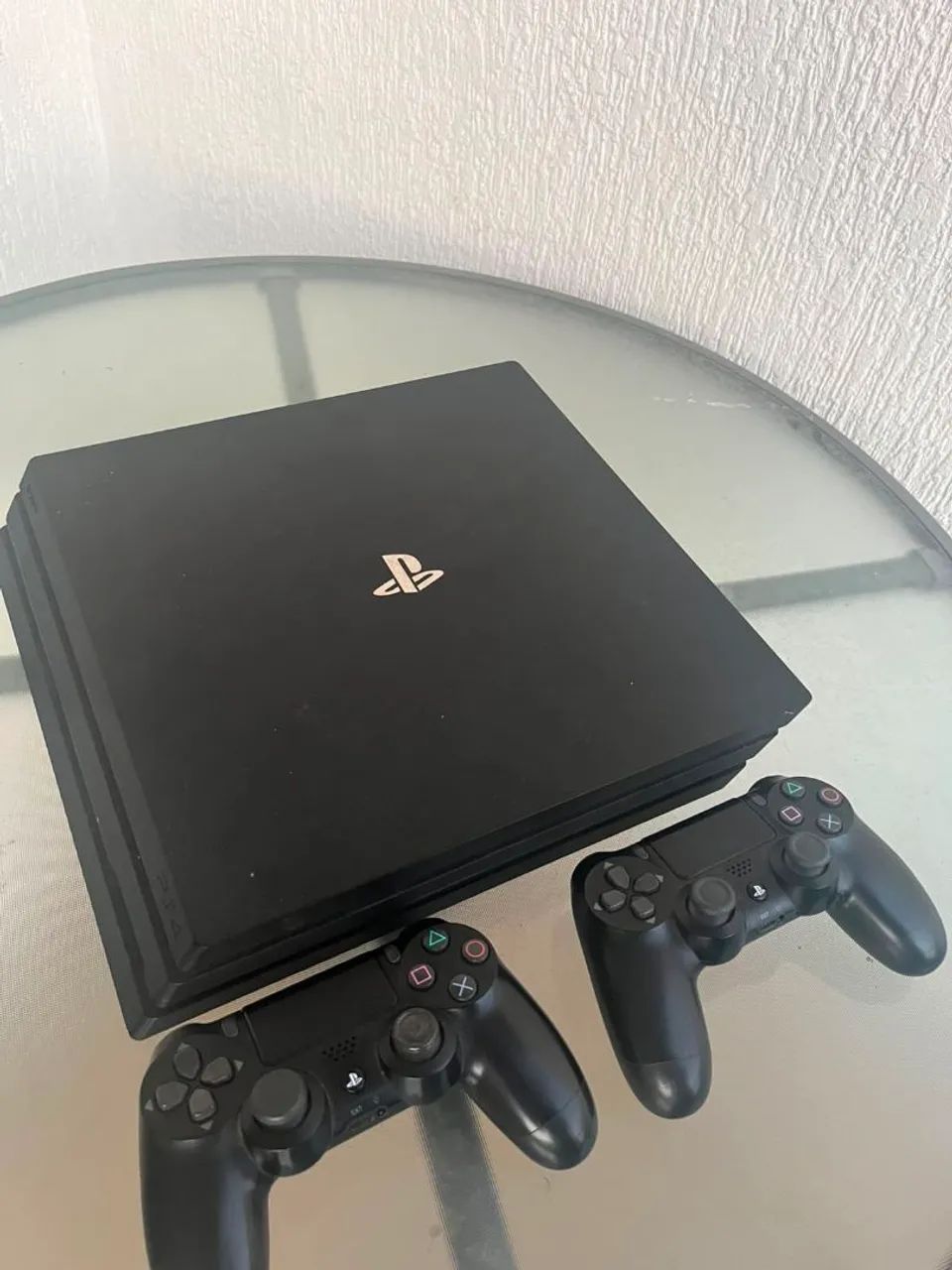 PS4 Pro 1TB Com 2 Controles - Foto 2