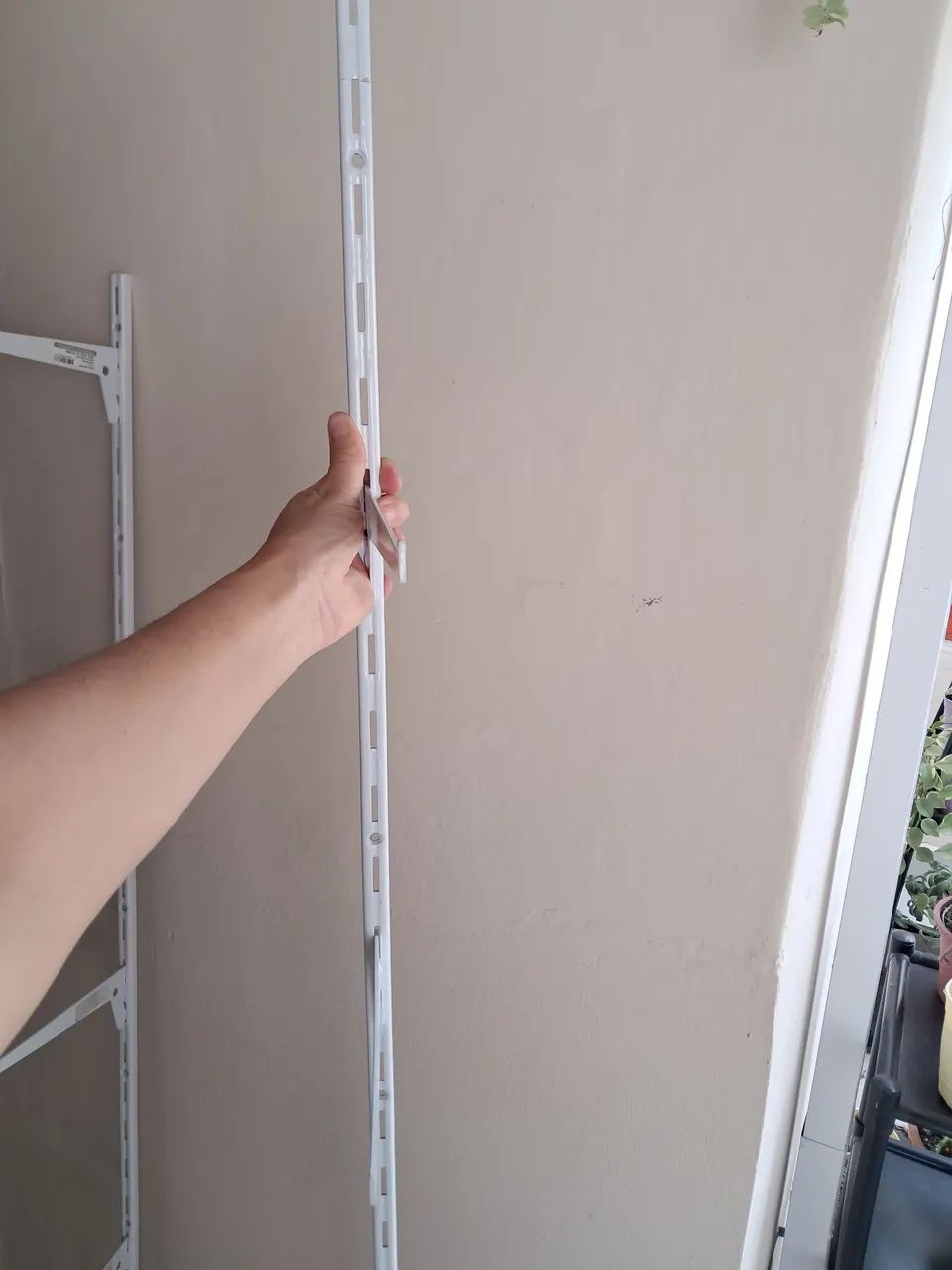 Prateleira ajustável com trilho e 4 bases - Foto 5